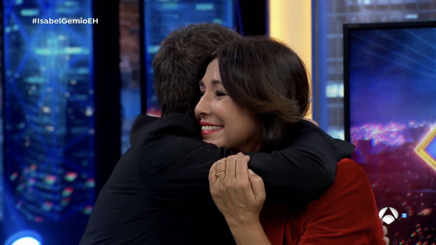 Emotivo abrazo entre Pablo Motos e Isabel Gemio.