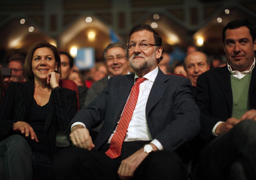 Foto: Cospedal, Rajoy y Moreno Bonilla, en la reunión del PP en Torremolinos. (Reuters)
