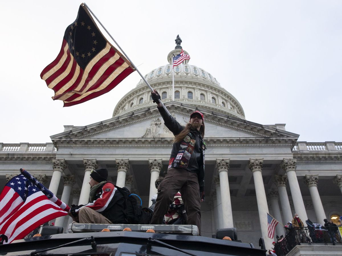 Foto: Escenas del asalto al Capitolio en Washington DC. (EFE)