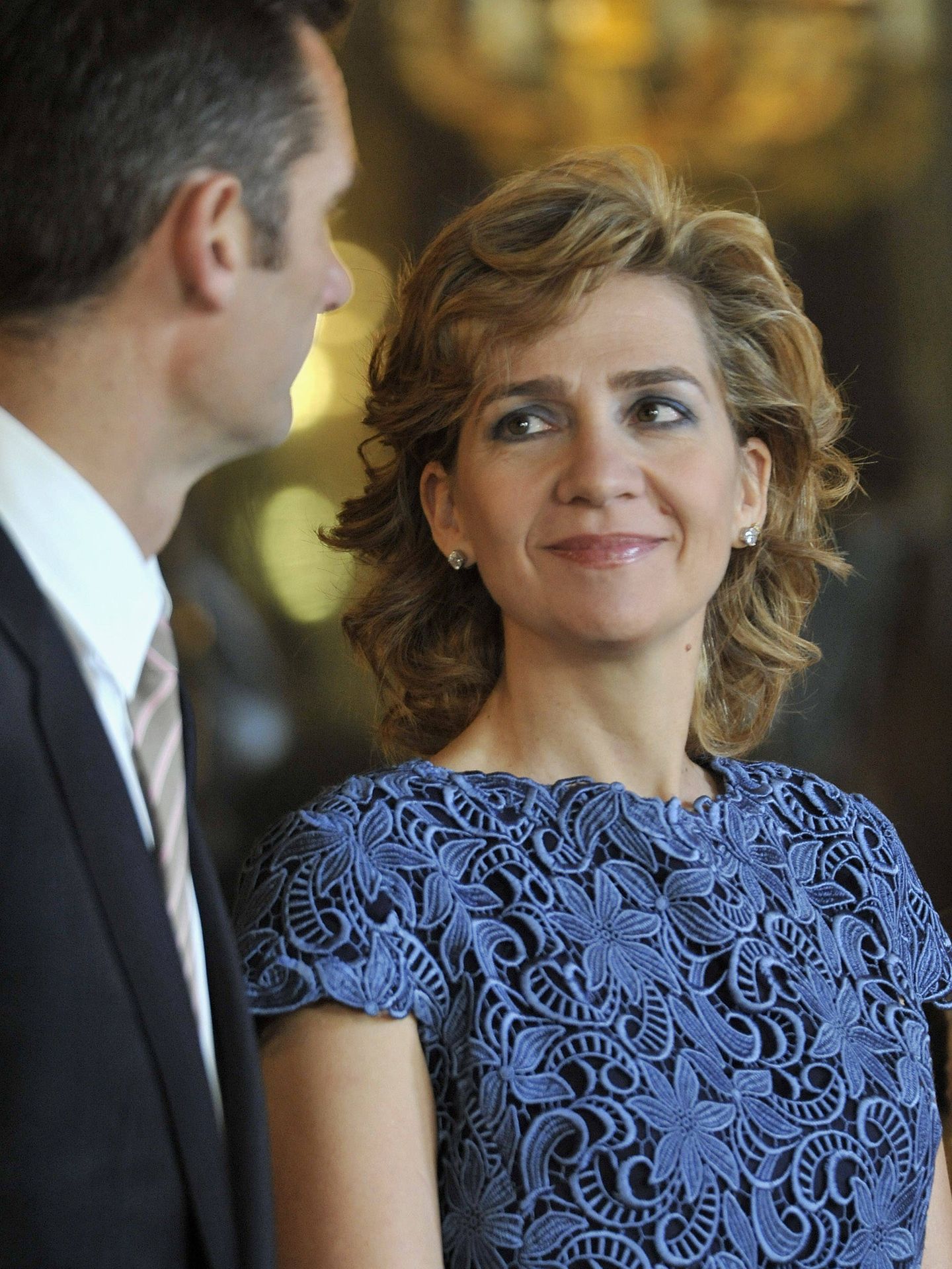 Doña Cristina mira con cariño a su marido, en 2010. (Getty)