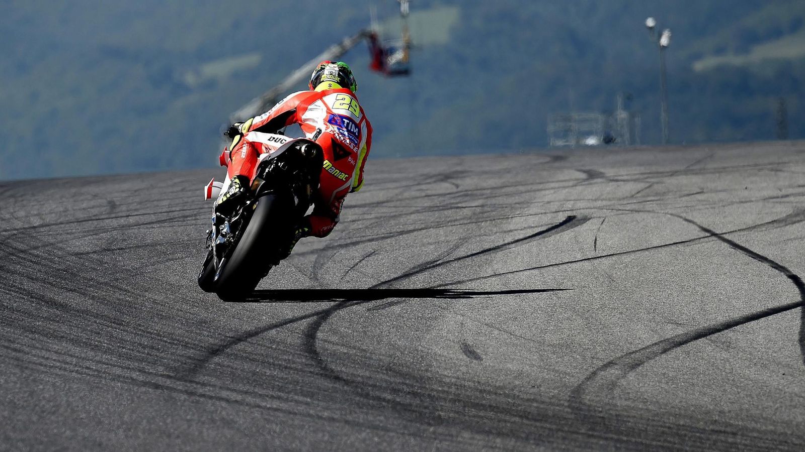 Foto: Iannone, con su Ducati, durante el Gran Premio de Italia. (EFE)