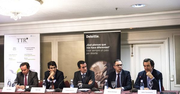 Foto: De izquierda a derecha: Juan Orbea (Banco Santander), Iñaki Cobo (KKR), Enrique Gutiérrez (Deloitte), Alberto Bermejo (Magnum Capital) y Javier Torremocha (Kibo Ventures).