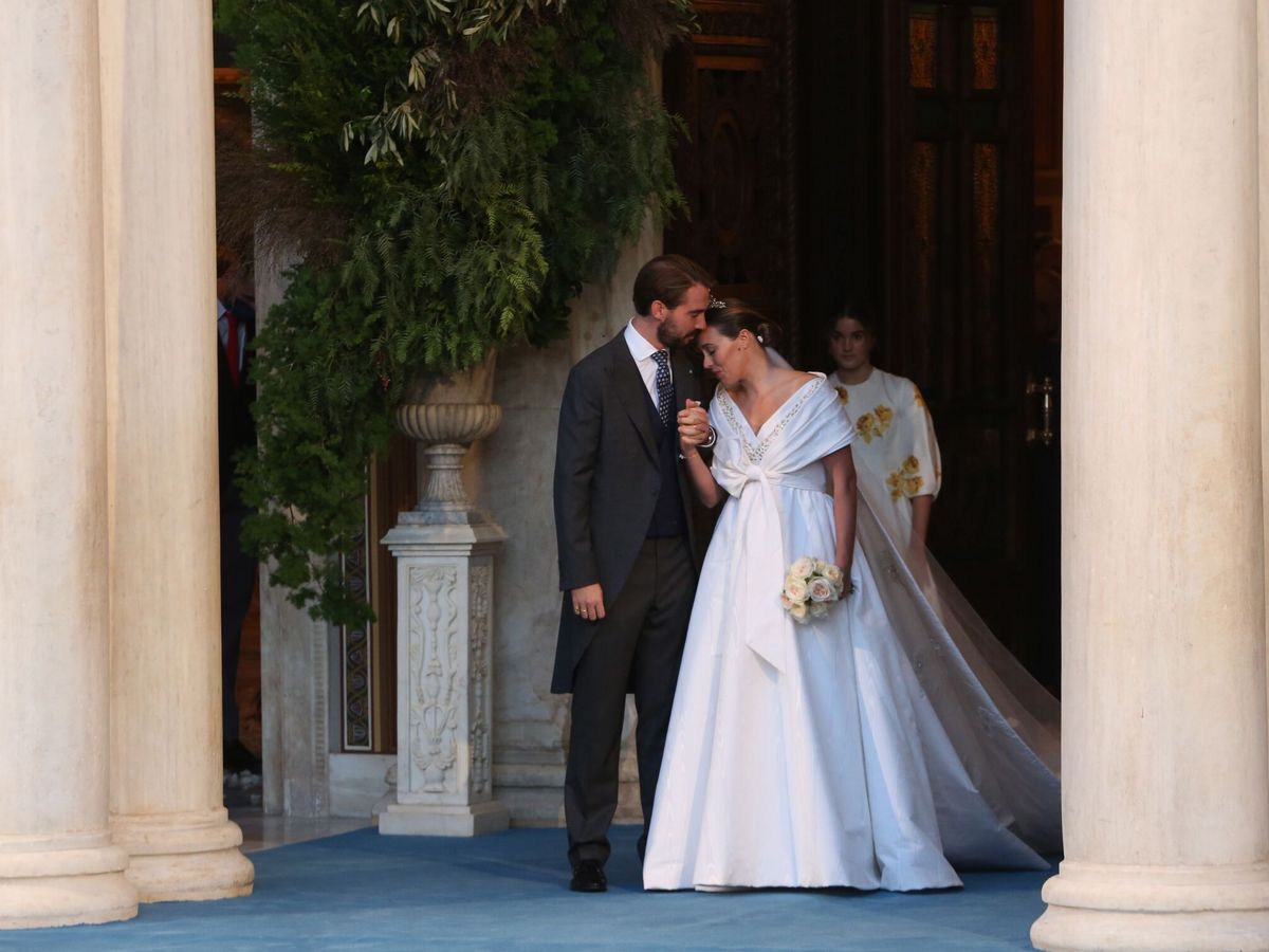 Foto: El príncipe Philippos de Grecia y Nina Flohr, en su boda religiosa. (EFE/Alexandros Beltes)