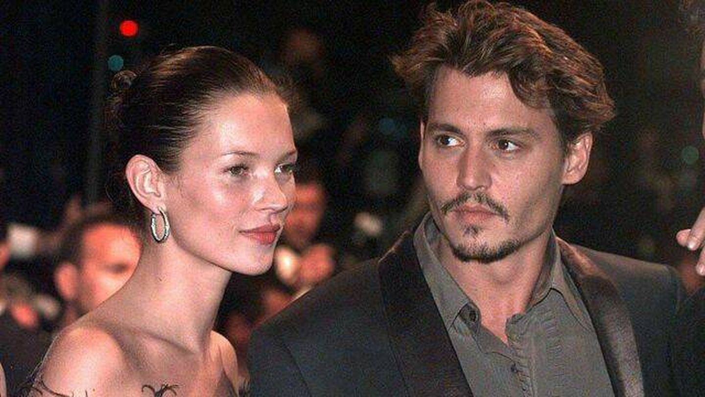  Kate Moss y Johnny Depp, en 1998. (Cordon Press)
