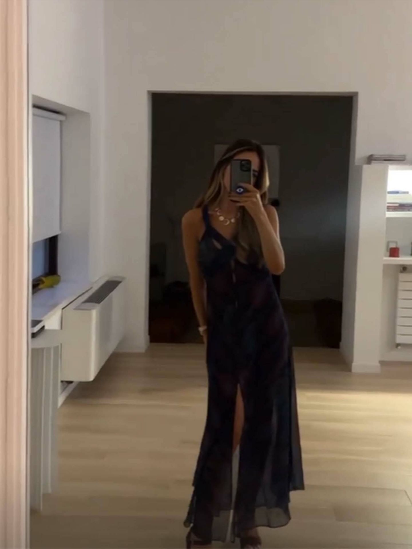 Rocío Osorno tiene el vestido transparente de Zara ideal para una noche de fiesta. (Instagram/@rocio0sorno)