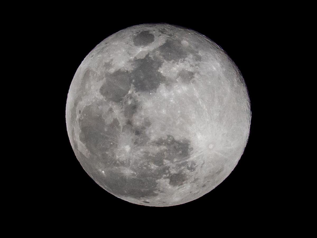 Foto: La Luna vuelve a ser un gran objetivo de la exploración espacial (EFE/Miguel Gutiérrez)