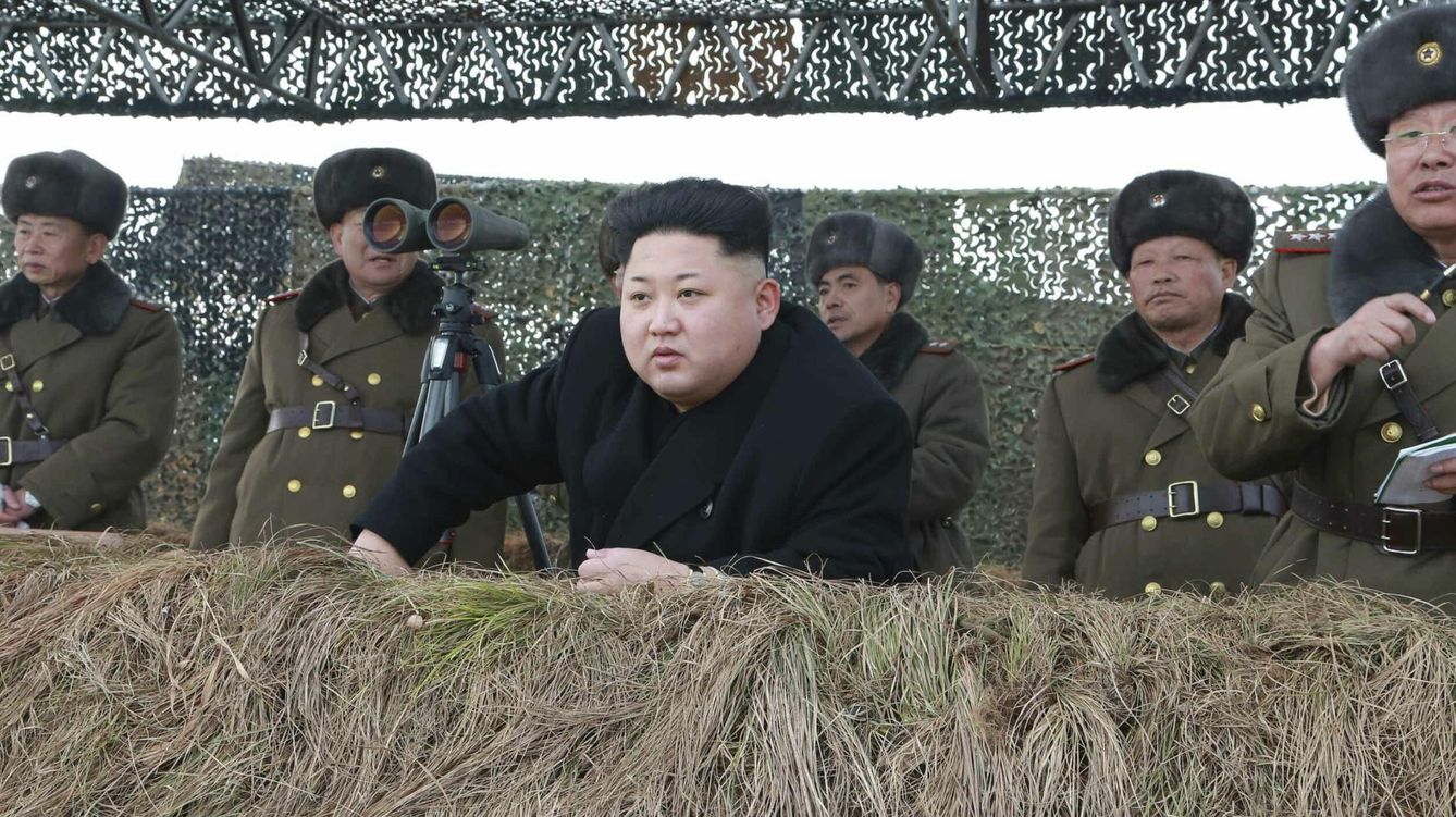 Foto: Líder norcoreano observa un entrenamiento militar en corea del norte