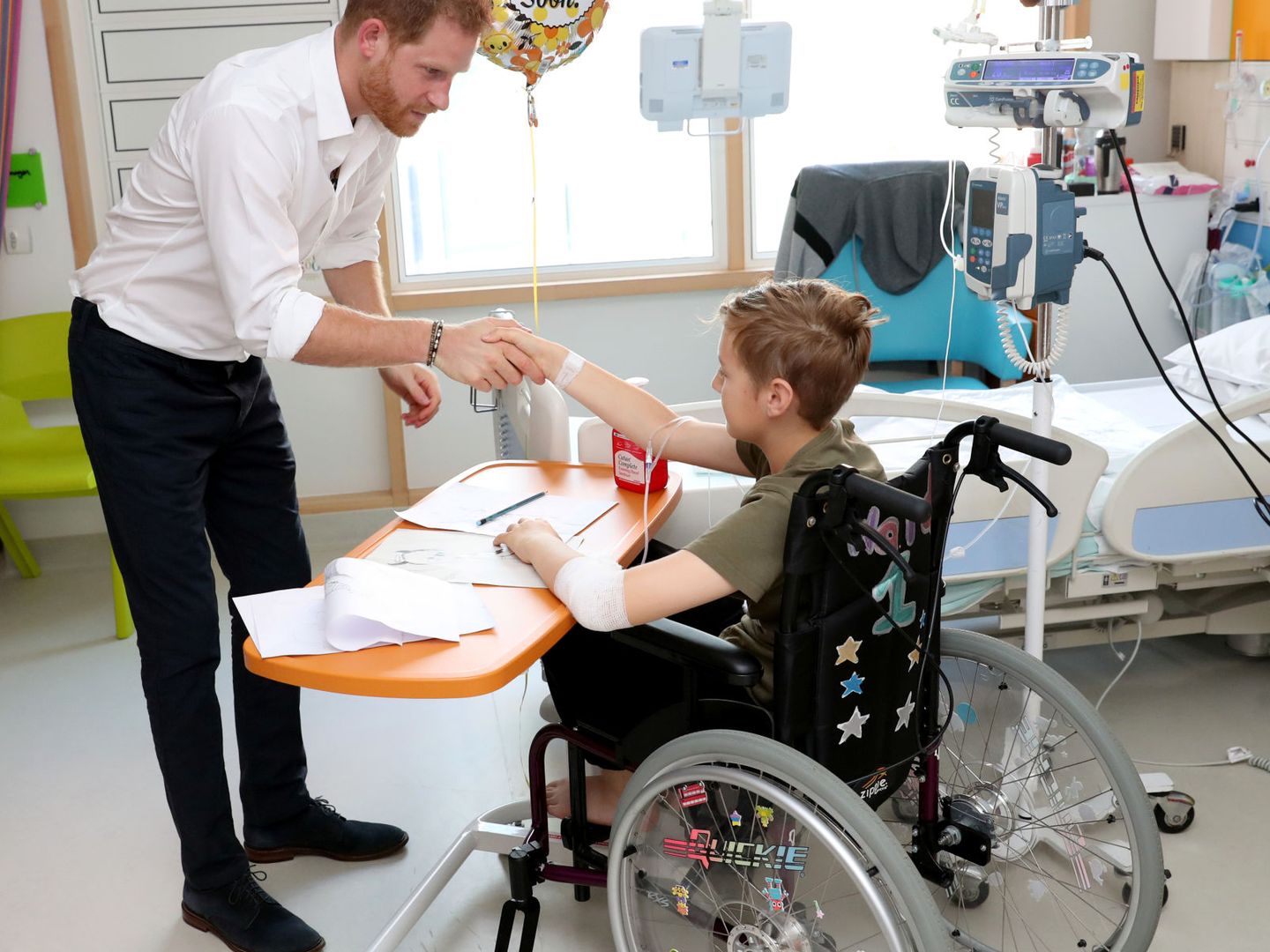 Harry durante una visita al Sheffield Children's Hospital en Sheffield en julio de 2019. (Reuters)