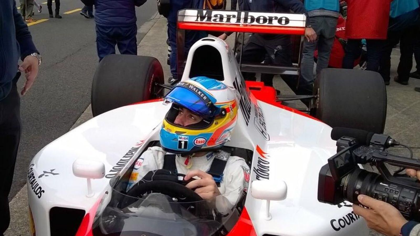 Foto: Fernando Alonso estuvo este domingo en un acto de Honda en el que pilotó una moto (Foto: McLaren-Honda Formula 1 Team)