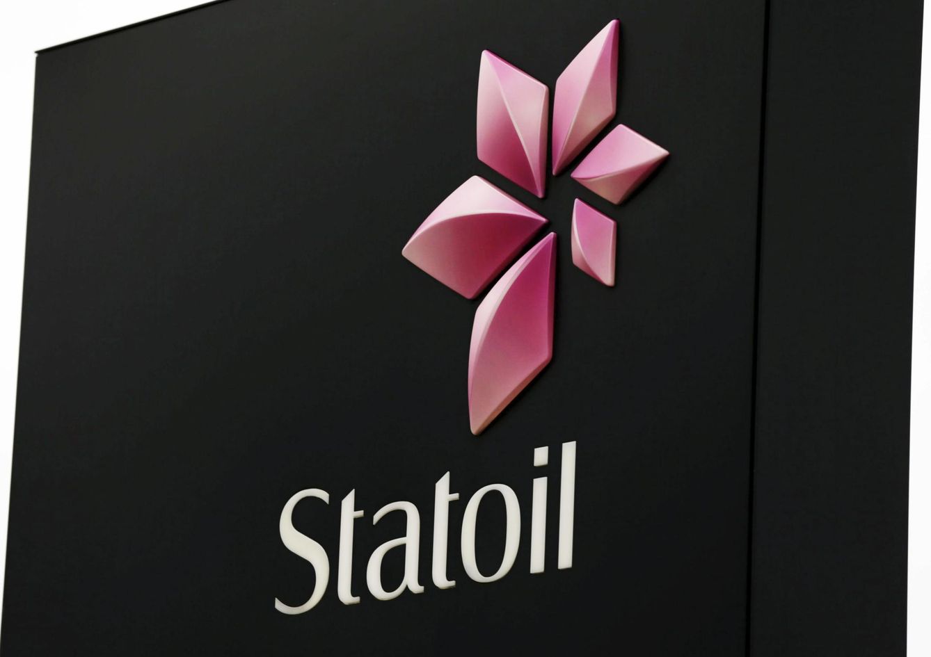 Logotipo de la petrolera estatal Statoil en su sede en Oslo, en noviembre de 2014. (Reuters)