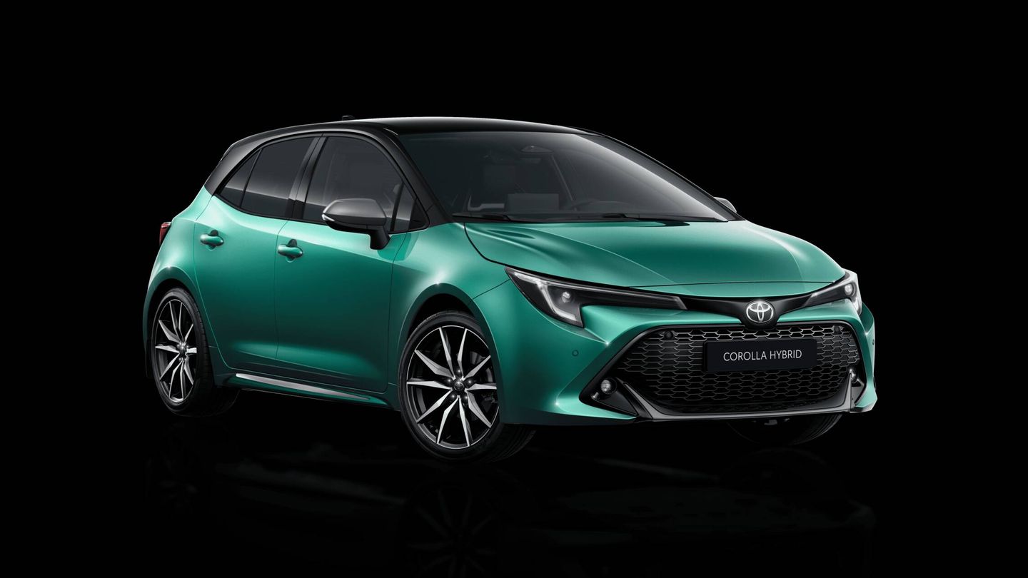 El Toyota Corolla recibe nuevos colores, como este bitono Verde Bristol.