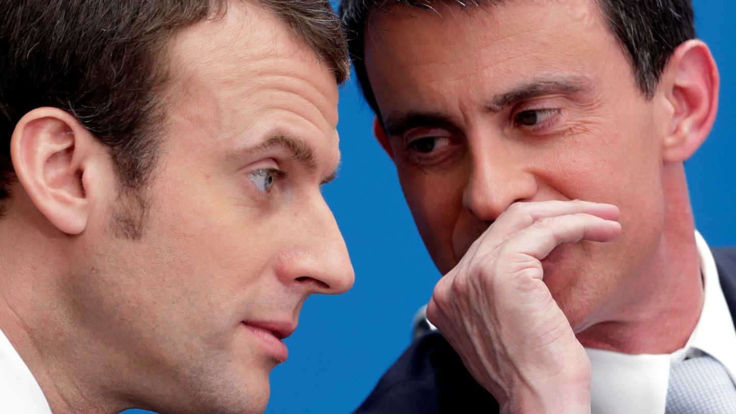 Valls conversa con el presidente francés, Emmanuel Macron, quien optó por no apoyarse en él. (Reuters)