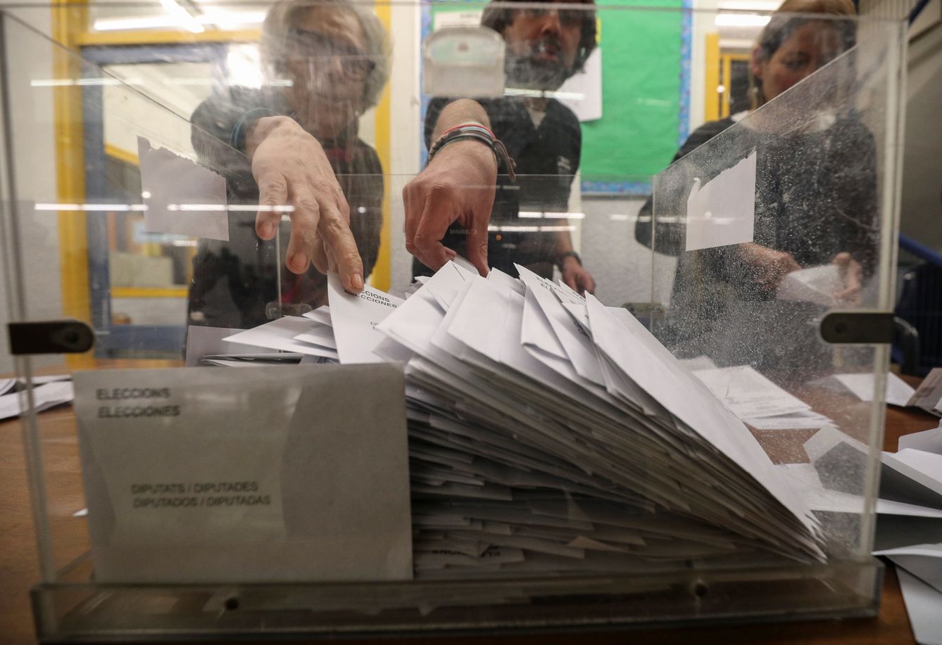 Recuento de votos en las elecciones catalanas del 21 de diciembre. (Reuters)