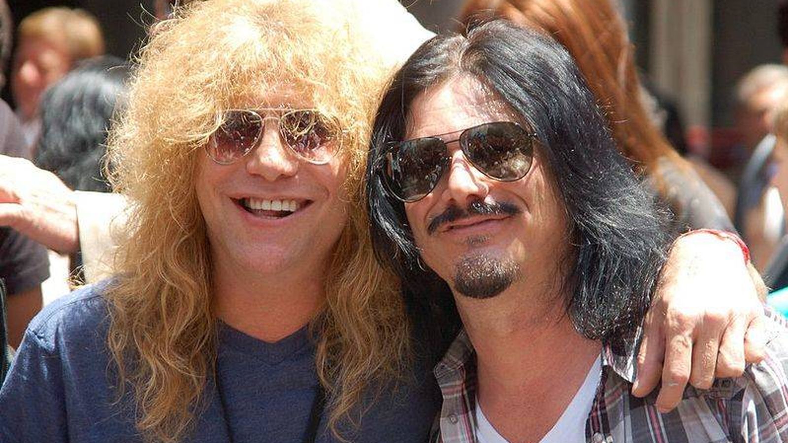 Foto: Steven Adler junto a quien fue guitarrista de Guns N' Roses. (Angela George/Wikipedia)