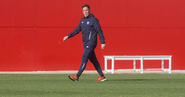 Foto: El Toto Berizzo, durante un entrenamiento del Sevilla. (EFE)