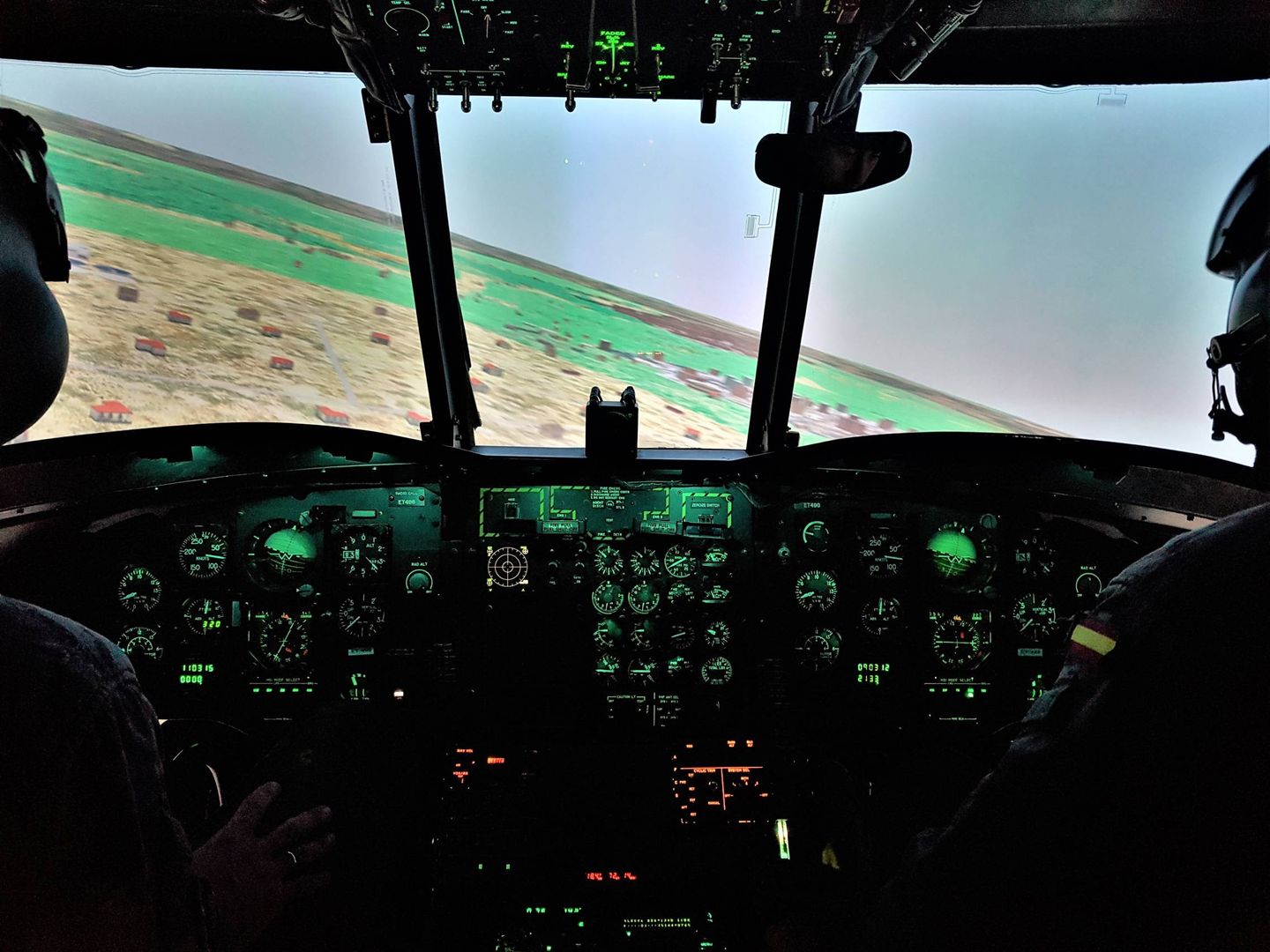 Imagen de la cabina del simulador del Chinook. (Foto: Juanjo Ferna?ndez)