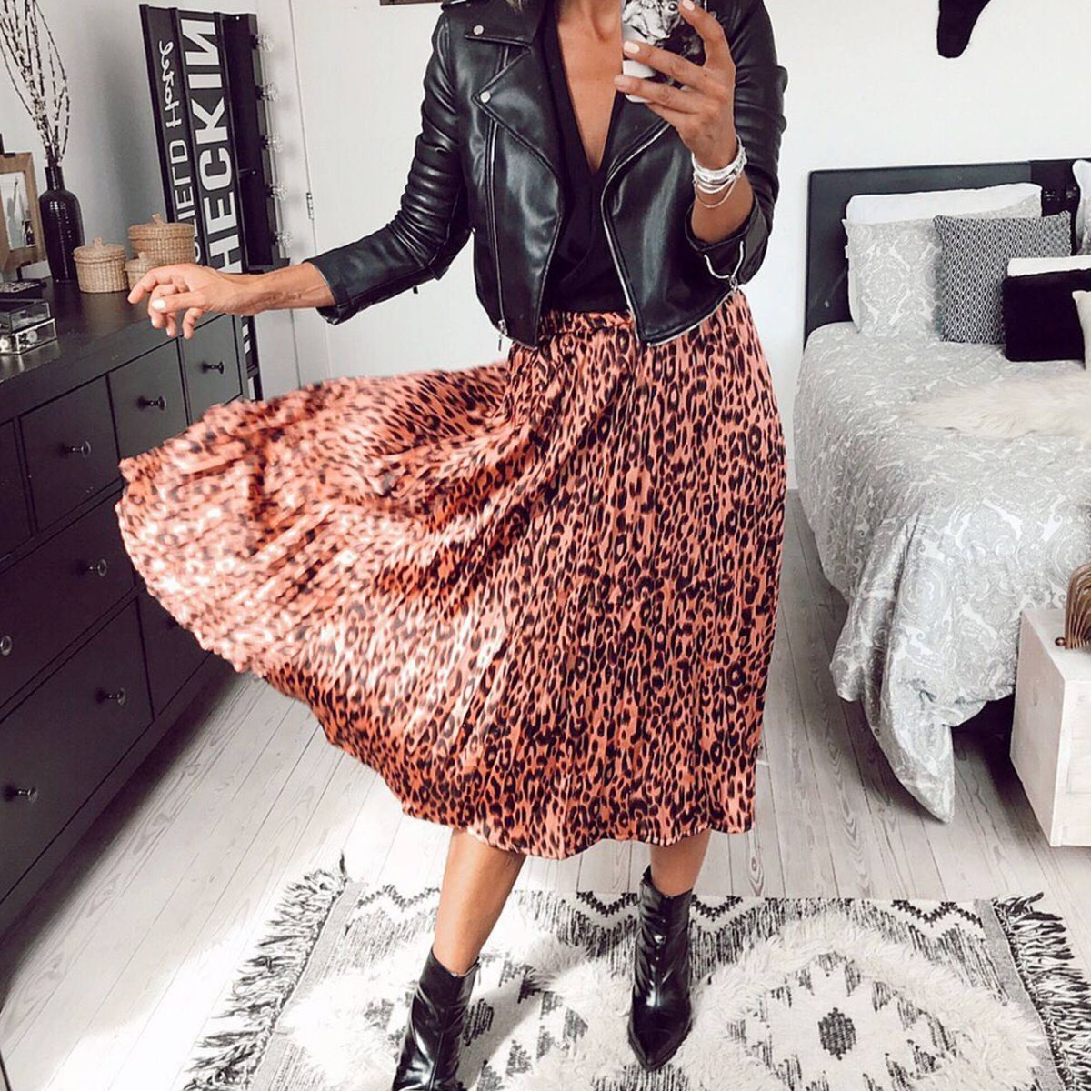 La falda de leopardo se debe combinar así según Instagram, y Zara lo apoya