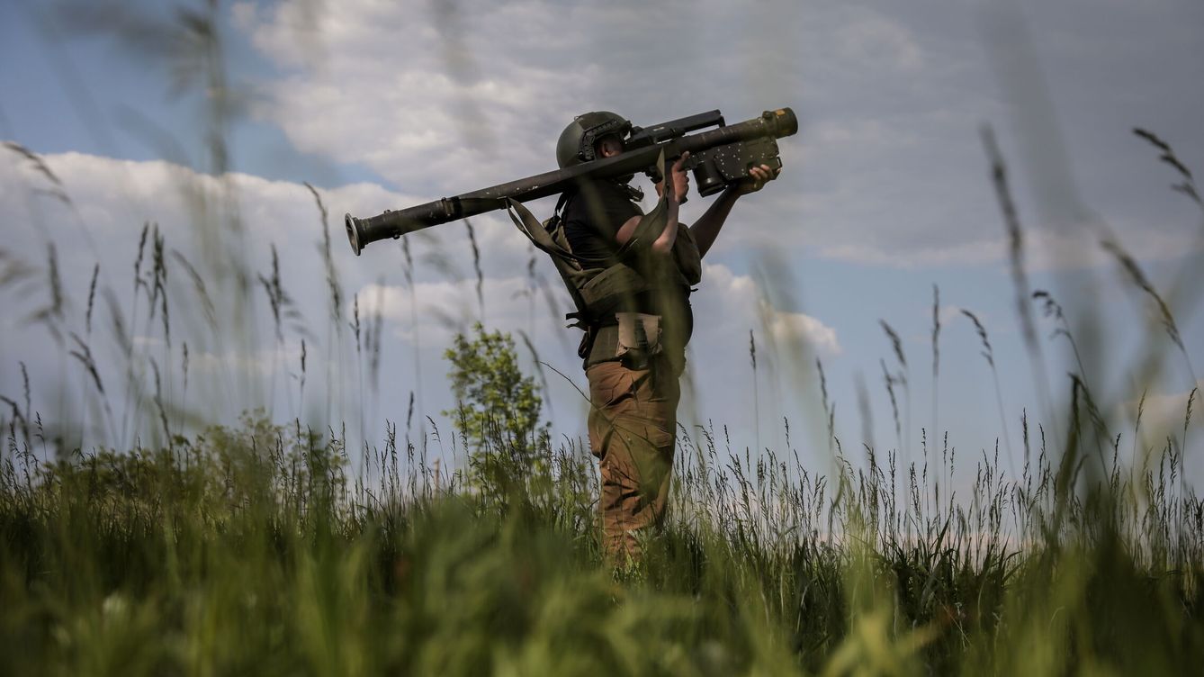 Foto: Un militar ucraniano en la región de Donetsk. (EFE/EPA/Oleg Petrasyuk) 