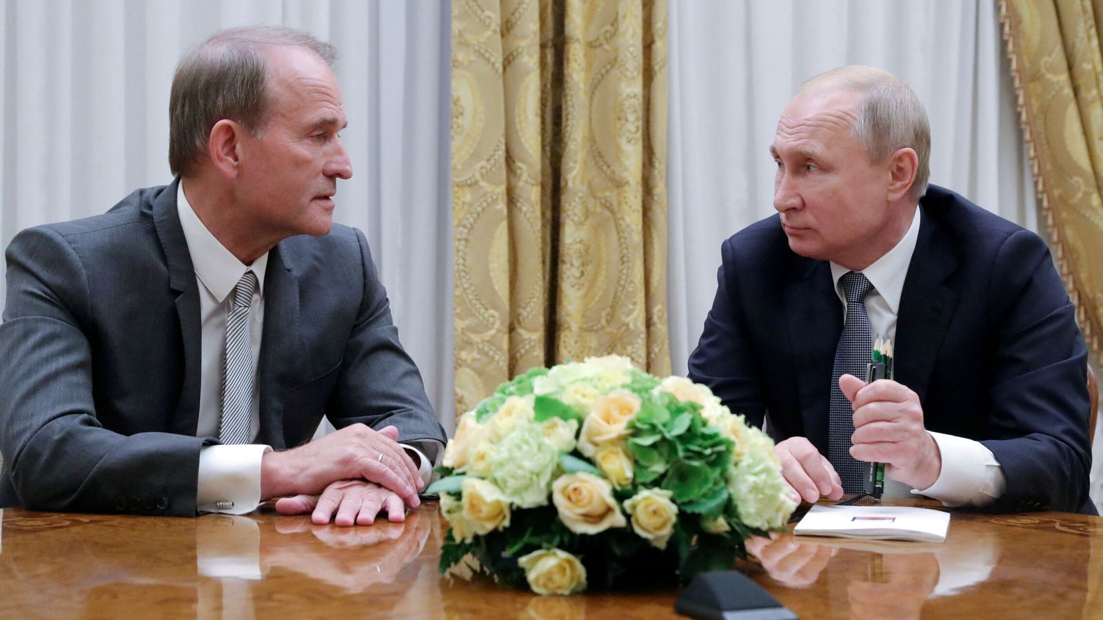 Viktor Medvedchuk y Vladímir Putin. (Reuters)