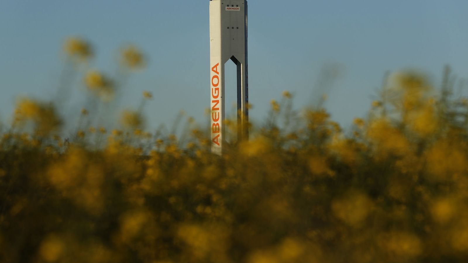 Foto: Una torre solar de Abengoa. (Reuters)