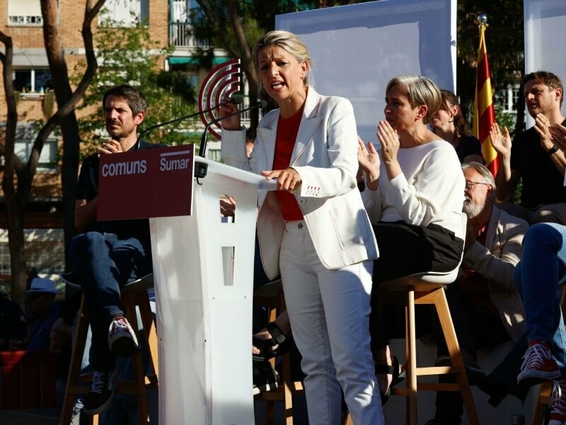 Foto de                                                         Los candidatos se vuelcan para captar el voto indeciso durante el último día de campaña catalana        