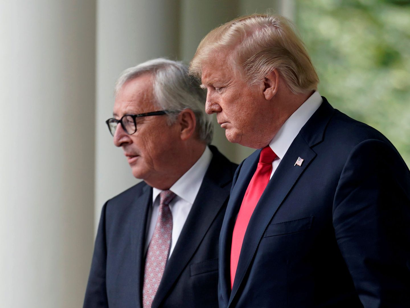 Jean-Claude Junkcer (izquierda) junto a Donald Trump (izquierda). (Reuters)