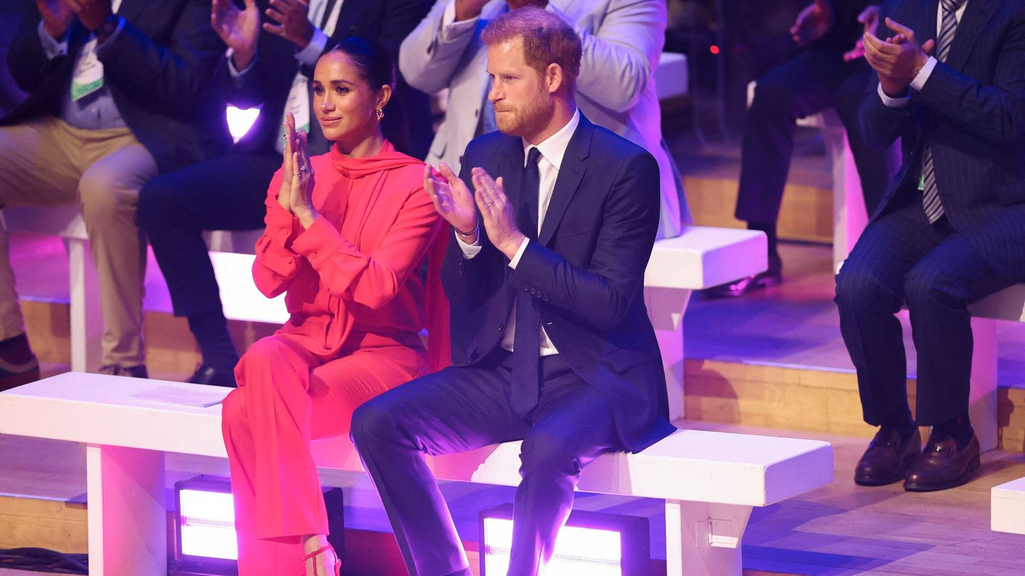 Meghan Markle y el príncipe Harry, en la One Young World 2022. (Reuters/Molly Darlington)