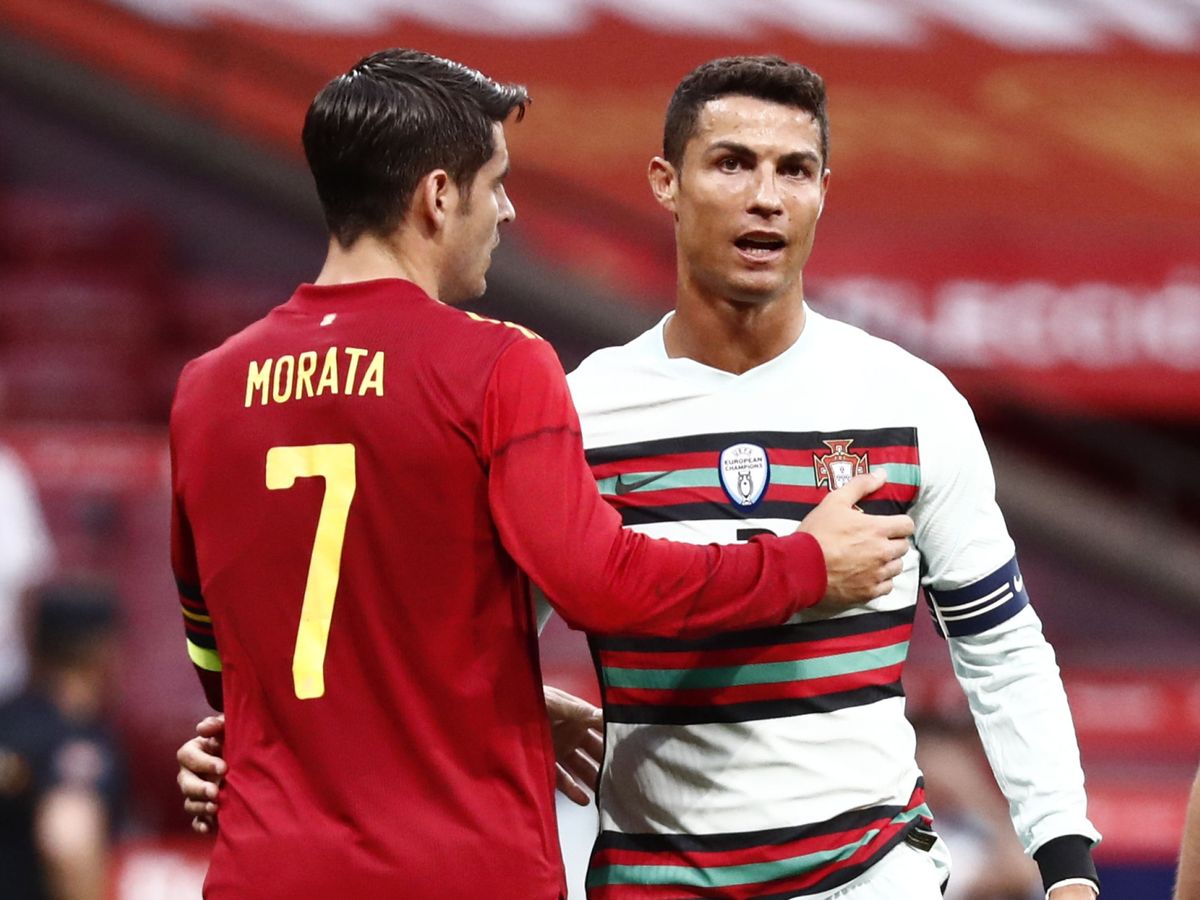 Foto: Morata y Cristiano Ronaldo en un partido de Selecciones. (Reuters/Sergio Pérez)