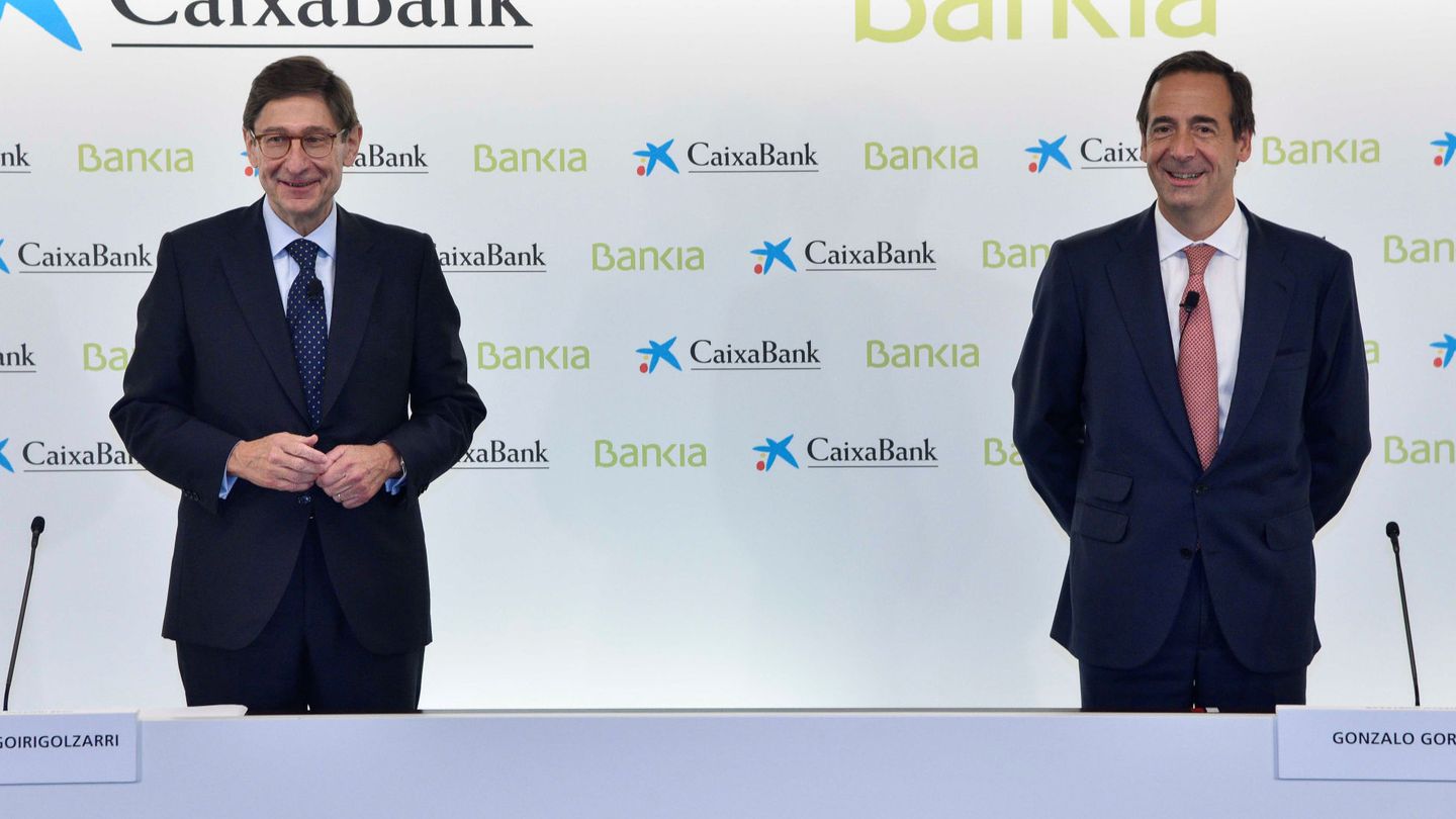 José Ignacio Goirigolzarri (i), presidente de CaixaBank, y el CEO Gonzalo Gortázar (d). (EFE)