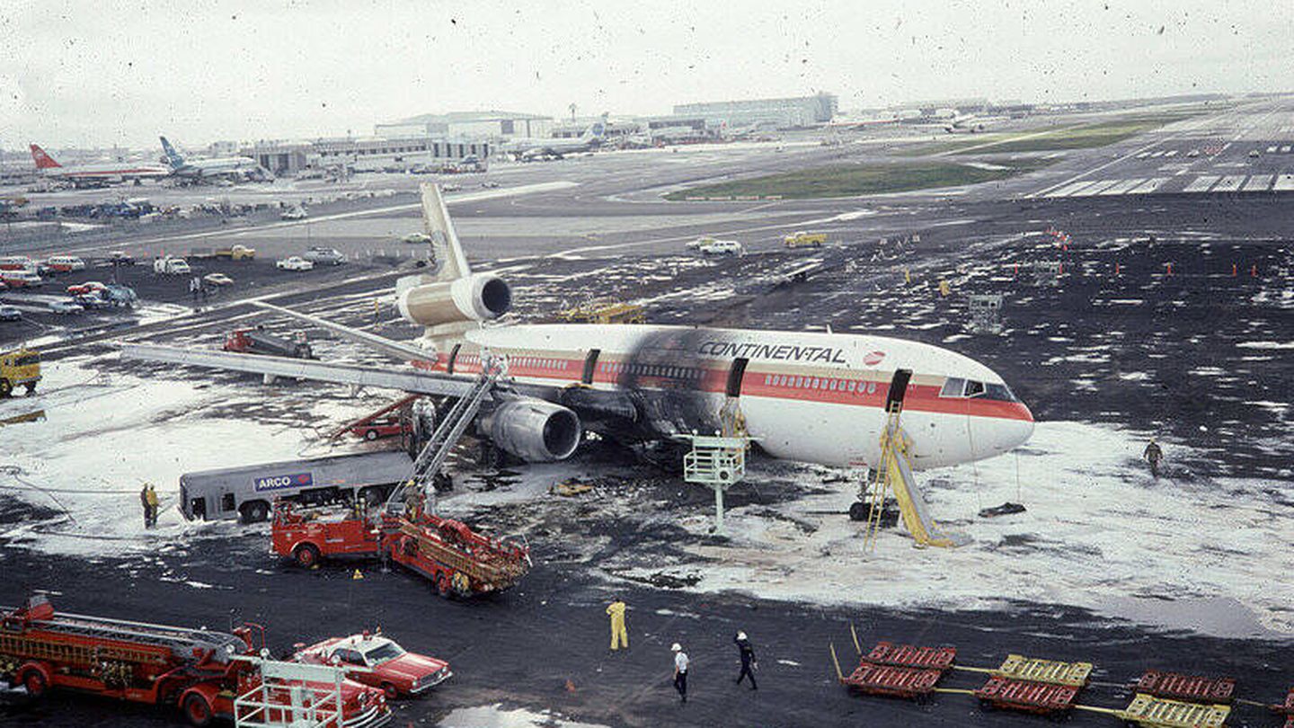 El avión tras el accidente. (Calmemories)