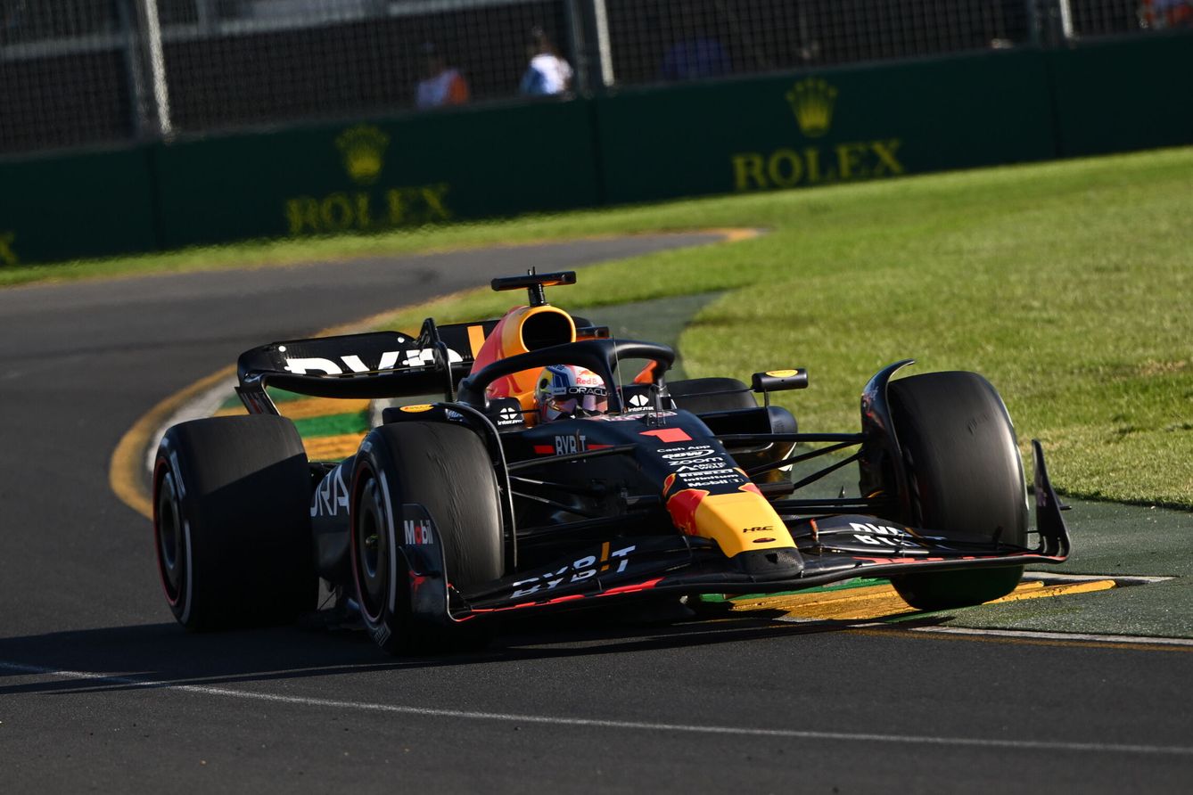 El Red Bull de Max Verstappen, 'volando' en Australia. (EFE/Joel Carrett)