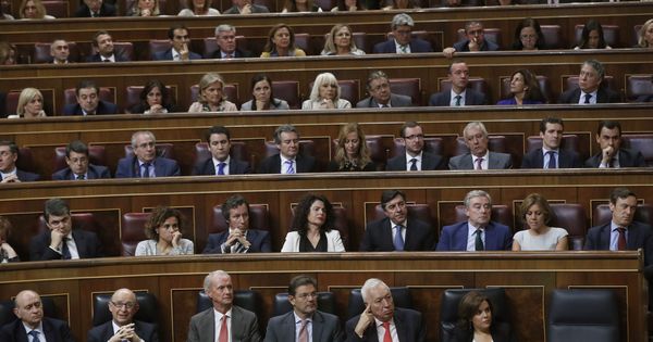 Foto: La bancada del PP escucha a su líder, Mariano Rajoy. (EFE)