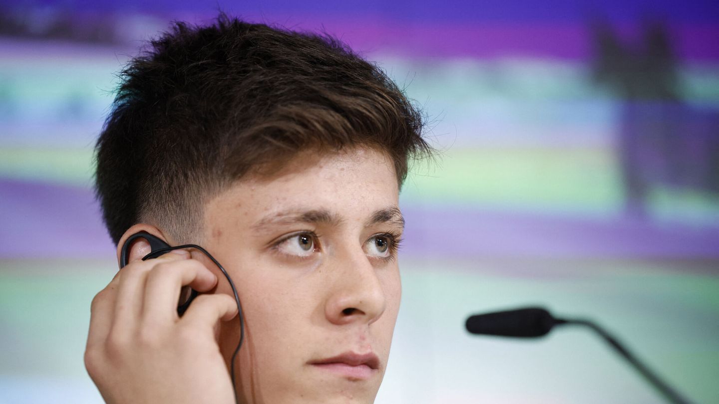 Güler, en su presentación en el Bernabéu. (Reuters/Vincent West)