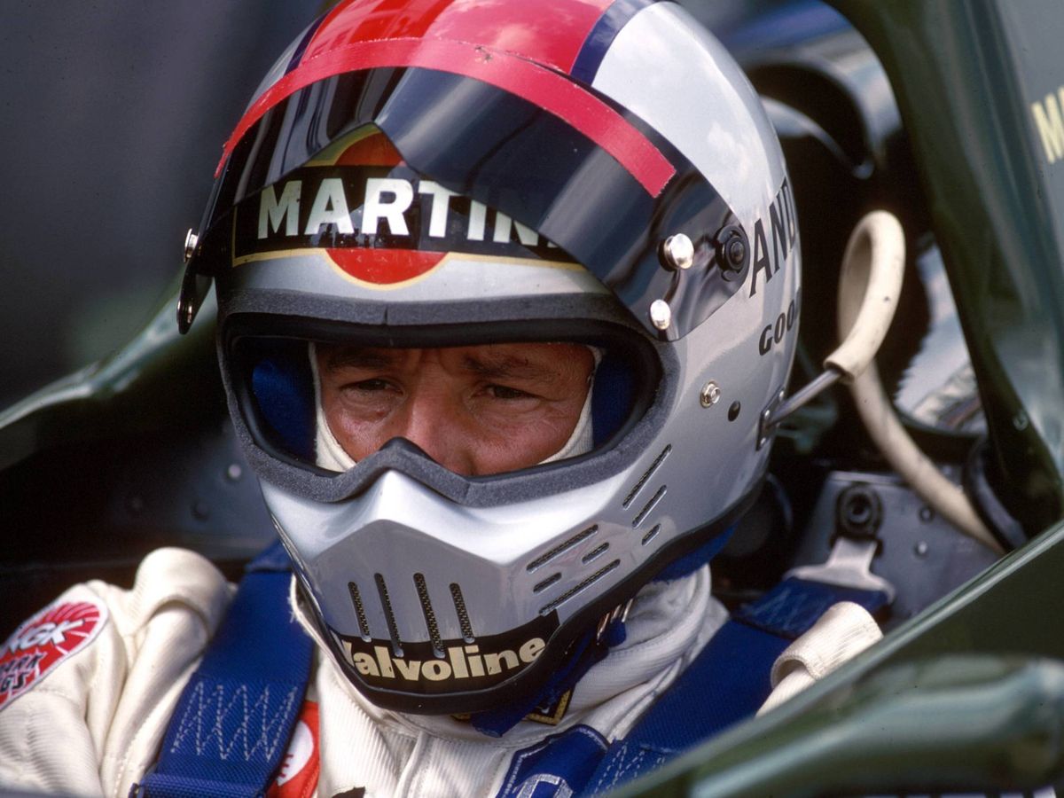Foto: Mario Andretti con el icónico casco integral Bandit creado por Bill Simpson. (Imago)