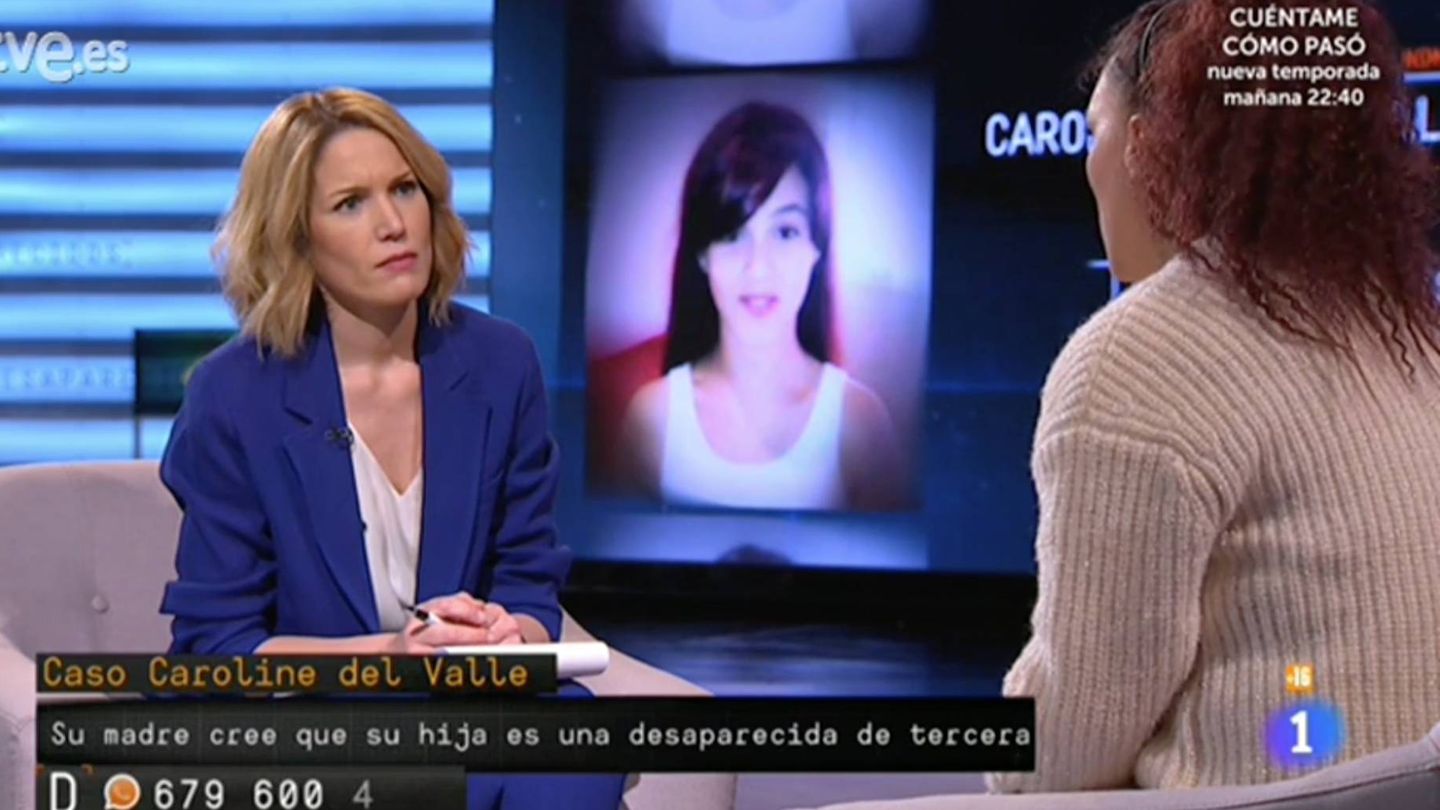 Silvia Intxaurrondo entrevistando a la madre de una víctima.