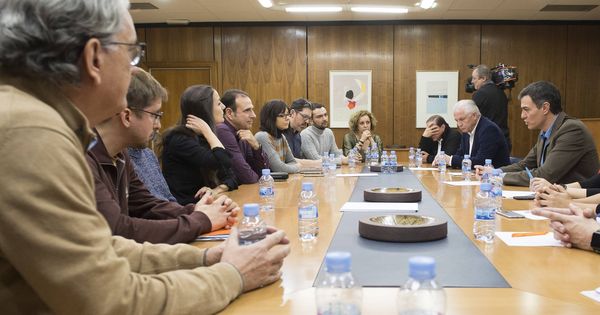 Foto: Pedro Sánchez, durante su reunión con el consejo de informativos de TVE el pasado 1 de febrero en Torrespaña. (Borja Puig | PSOE)