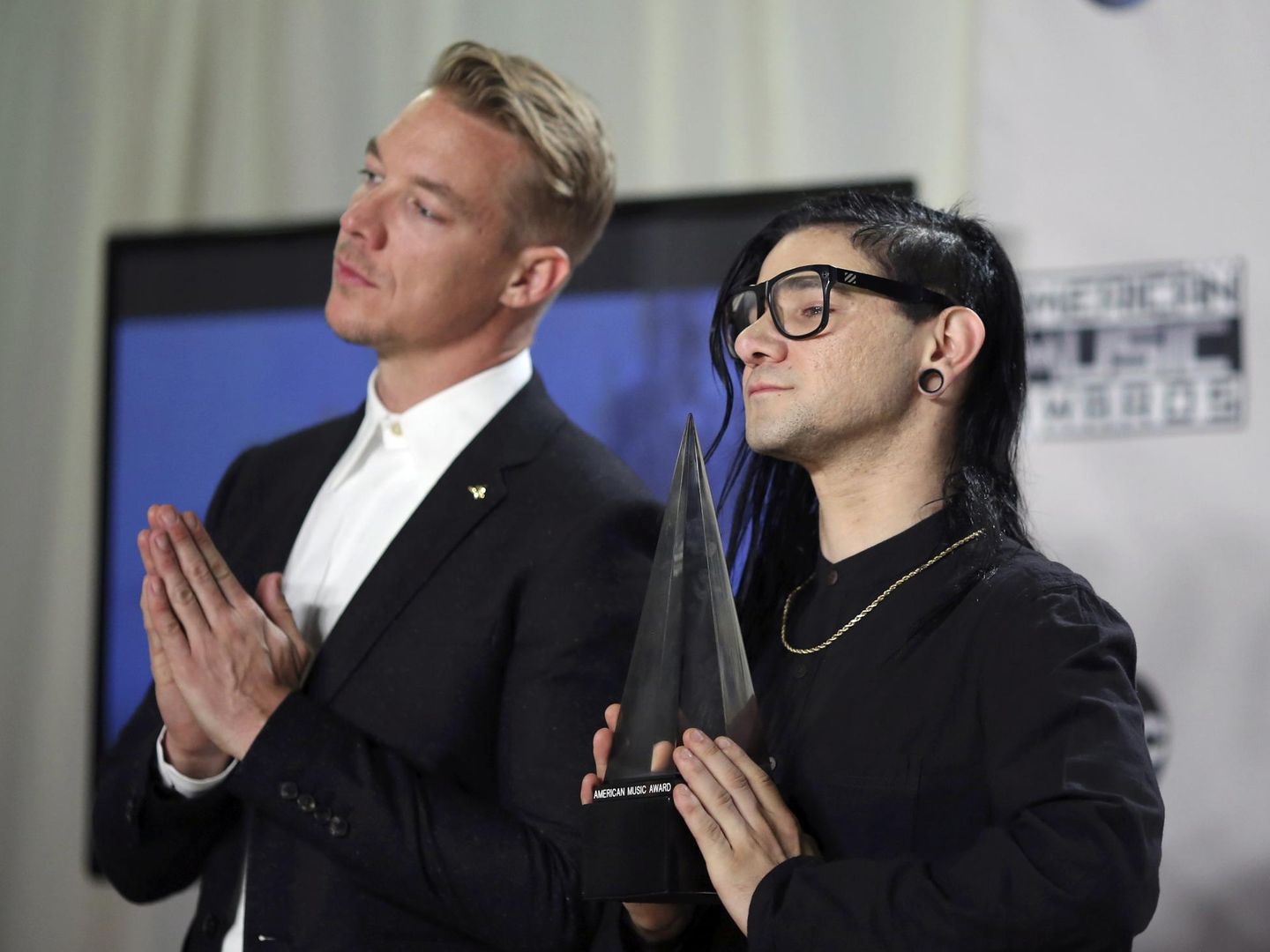 DJ  Diplo y Skillrex en los American Music Awards de 2015. (Reuters)