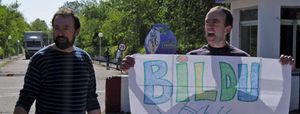 Un etarra pone en jaque a los jueces progresistas del TC con un cartel de Bildu