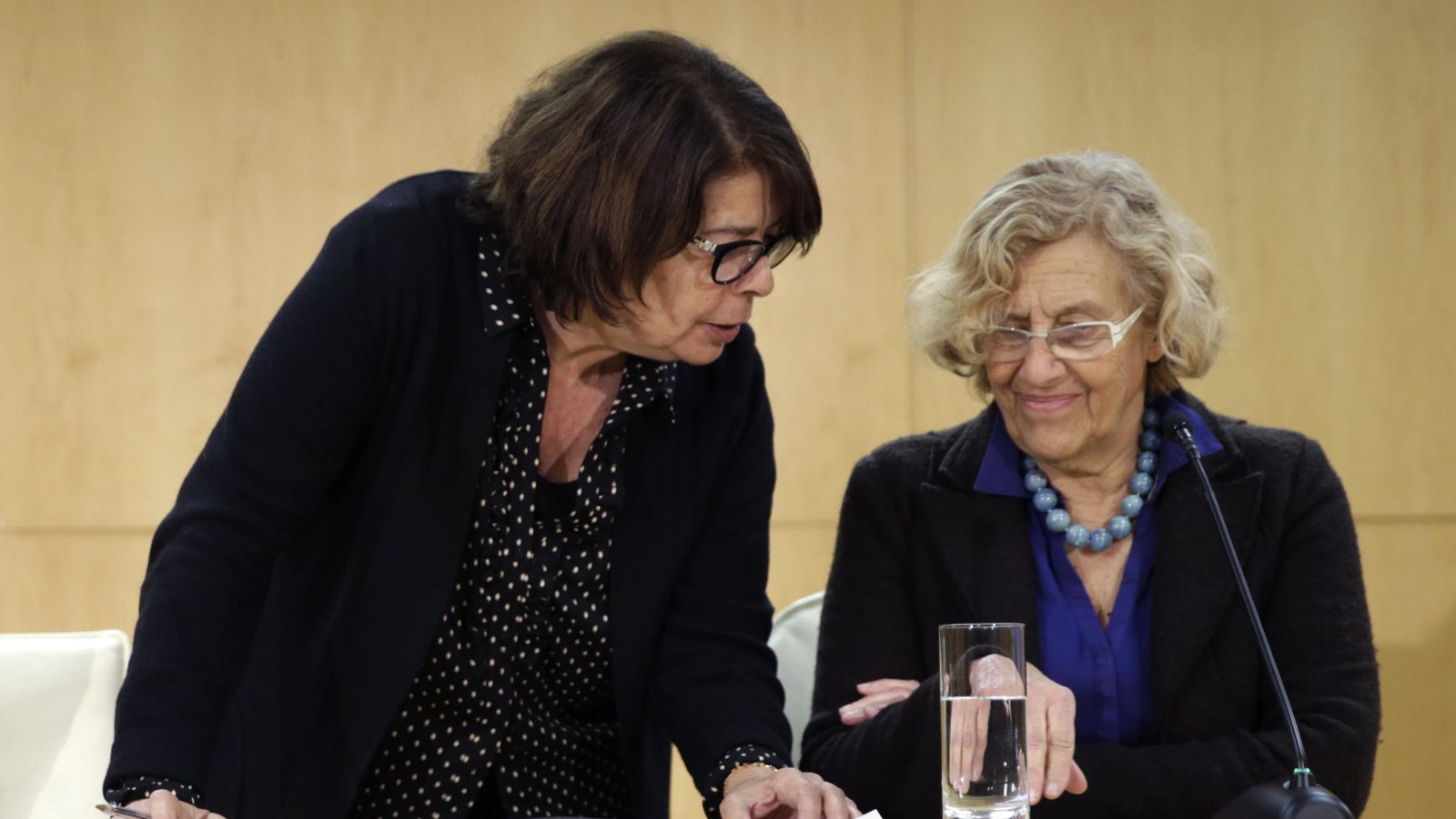 Foto: La alcaldesa de Madrid, Manuela Carmena, y la delegada del Área de Medio Ambiente y Movilidad, Inés Sabanés. (Efe)