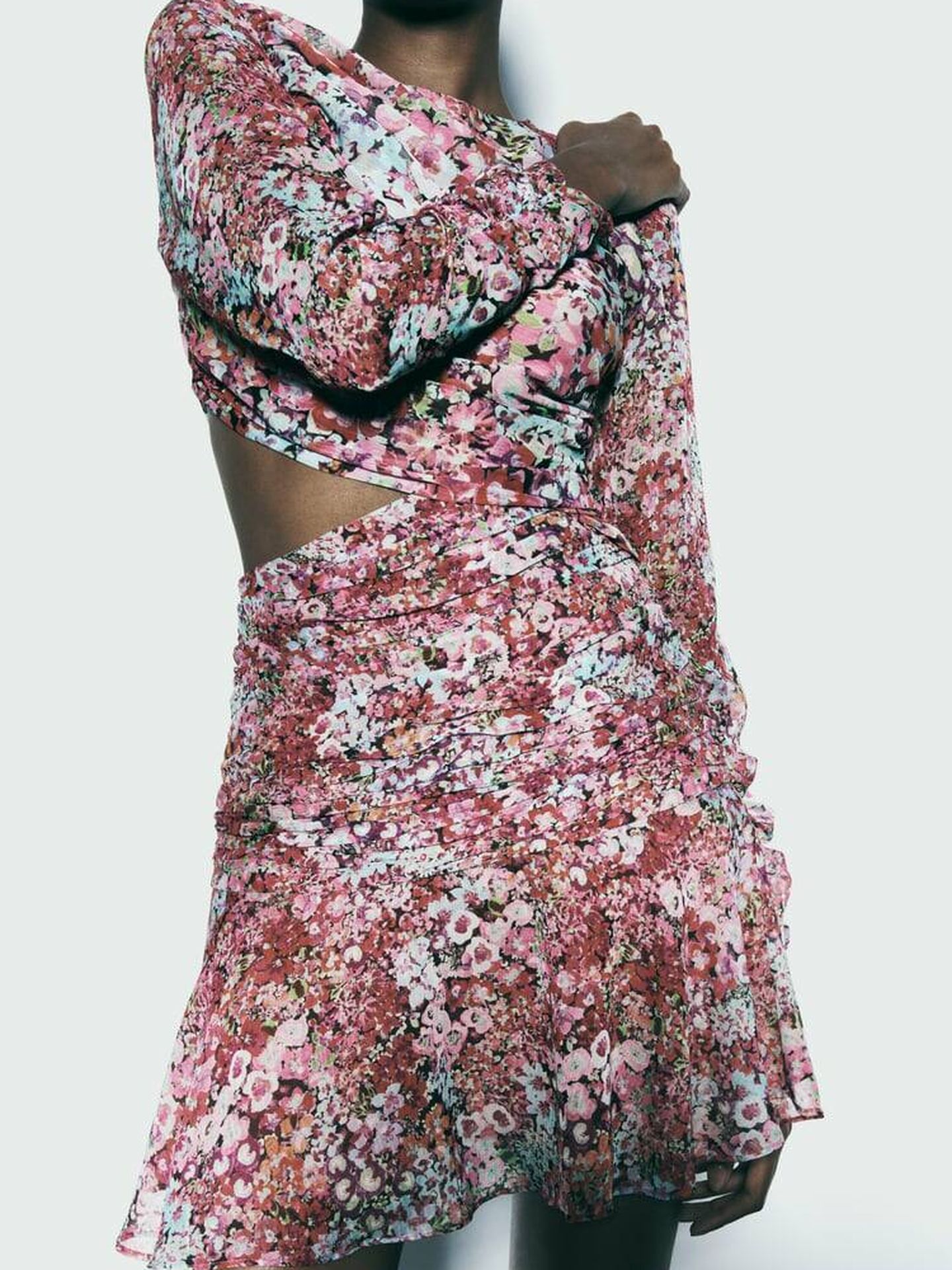 Vestido mini floral de Zara elegido por Rocío Osorno para su última publicación. (Zara)