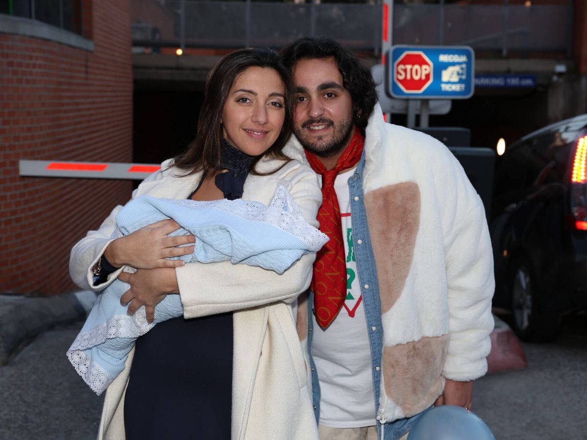 Foto: Lucía Fernanda junto a su pareja y su hijo recién nacido. (Gtres)