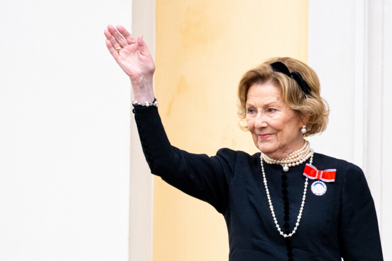 Foto de Sonia de Noruega retoma su agenda oficial tras el luto por Harald V: el emotivo homenaje que marca su regreso