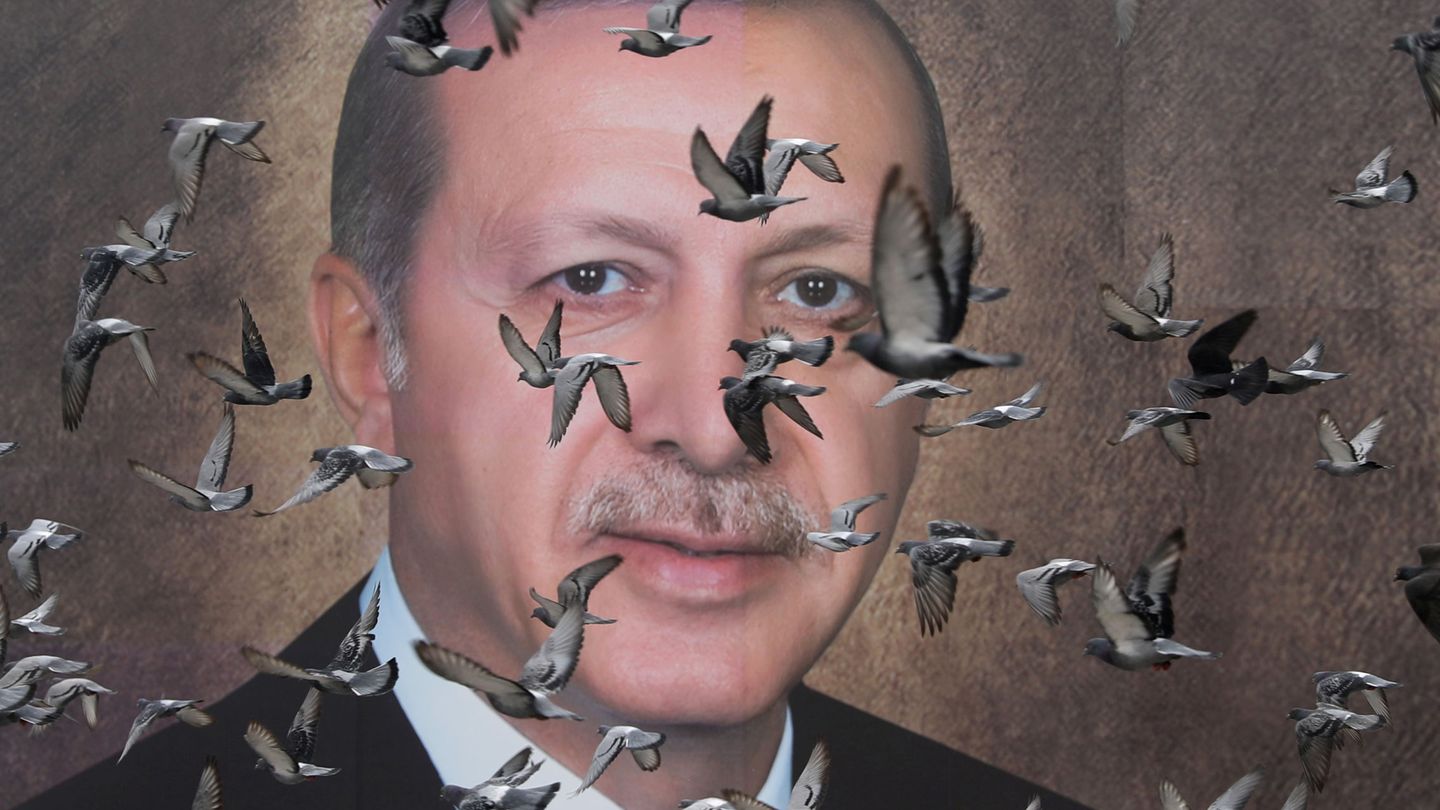 Póster propagandístico de Tayyip Erdogan. (Reuters)