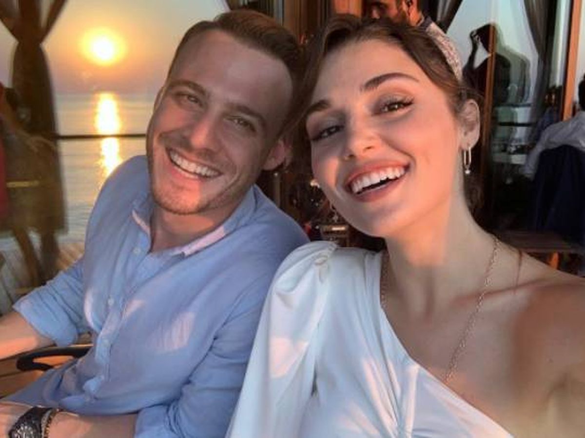 Foto:  Los actores Kerem Bürsin y Hande Erçel. (Instagram @handemiyy)