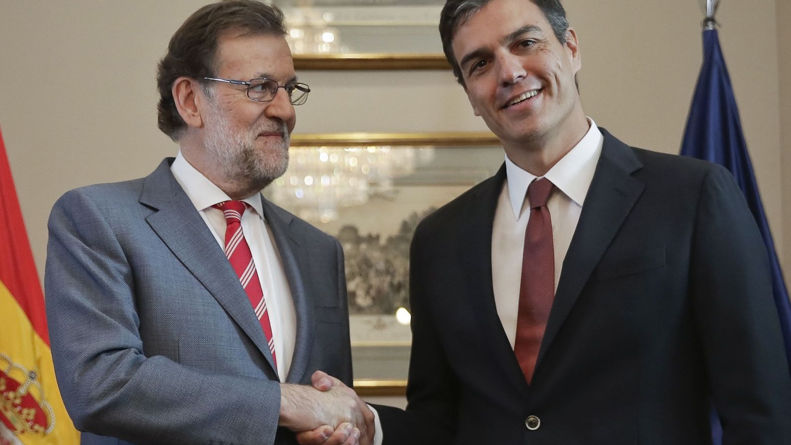 Foto: El presidente del Gobierno en funciones, Mariano Rajoy, y el secretario general del PSOE, Pedro Sánchez, durante la reunión que mantuvieron el día 13 en el Congreso. (EFE)