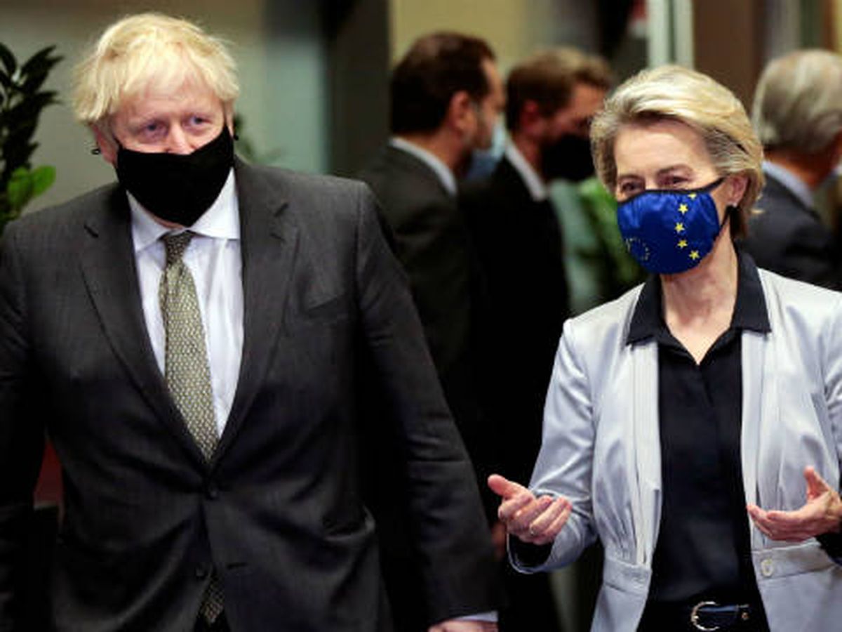 Foto: Johnson junto a la presidenta de la Comisión Europea, Von der Leyen. (Reuters)
