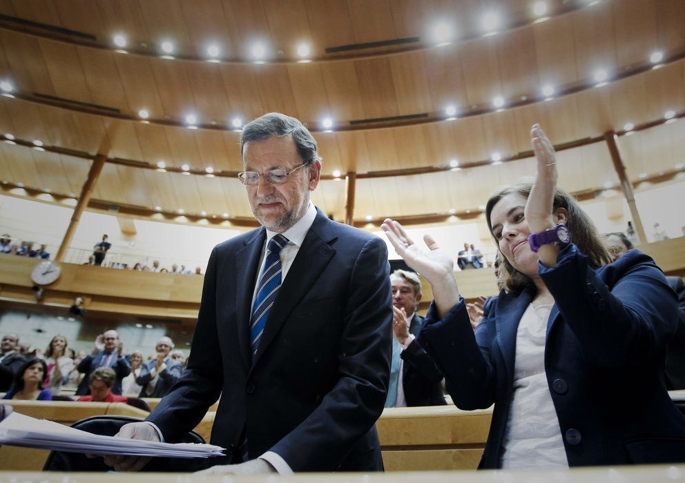 Foto: Mariano Rajoy y Soraya Sáenz de Santamaría en el pleno del Congreso (Efe)