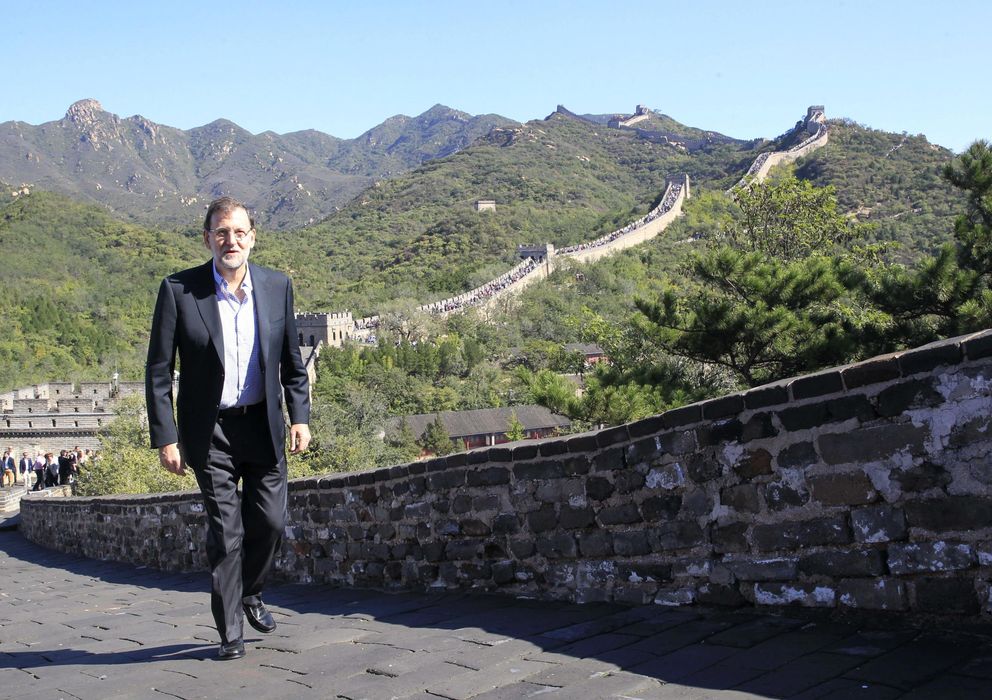 Foto: Rajoy, durante su visita a la Gran Muralla. (Efe)