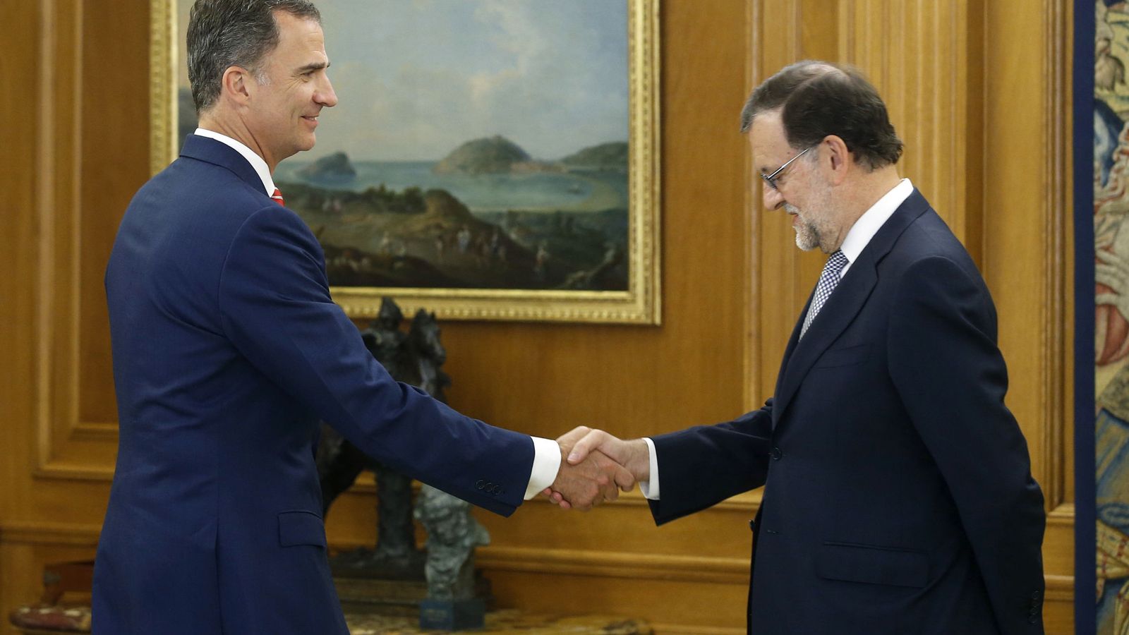 Foto: El rey Felipe VI recibe al presidente del Gobierno en funciones, Mariano Rajoy, en el Palacio de la Zarzuela. (Efe)