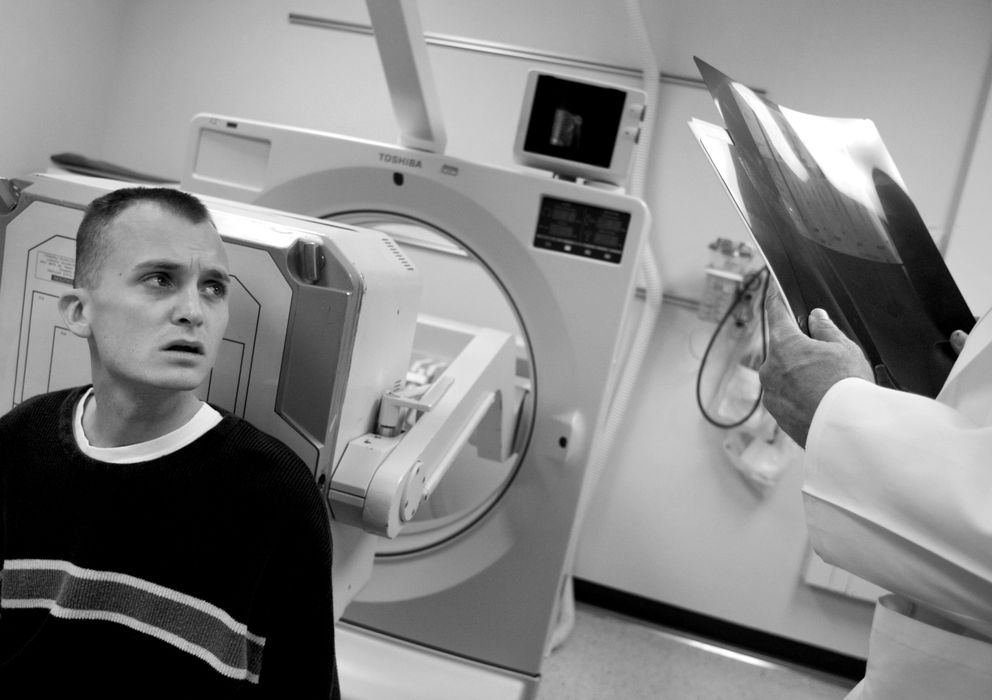 Foto: Un paciente habla con su médico. (Corbis)